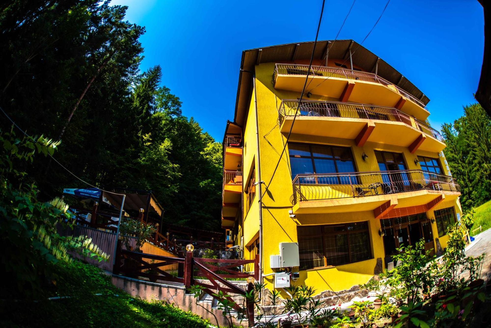 Hotel Trei Brazi Băile Olăneşti المظهر الخارجي الصورة